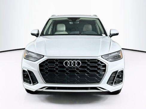Used 2023 Audi Q5 2.0T Premium Plus w/ Premium Plus Package AWD/4WD image 2