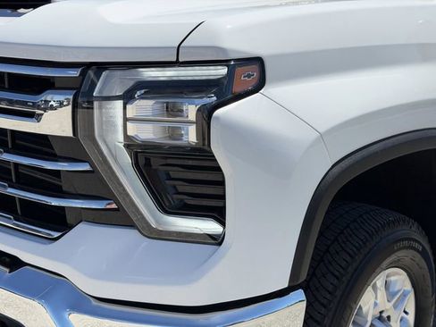 Used 2024 Chevrolet Silverado 2500 LTZ AWD/4WD image 13