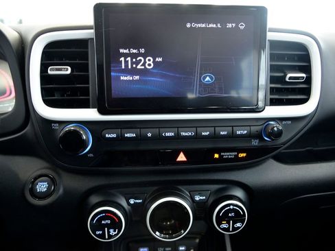 Used 2023 Hyundai Venue Limited image 19