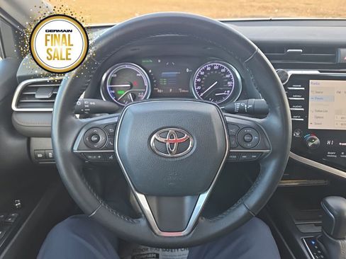 Used 2018 Toyota Camry XLE image 29