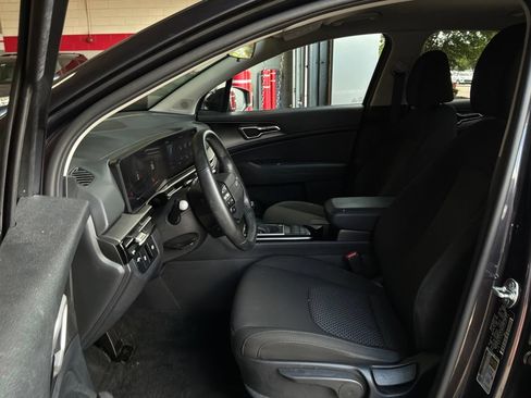Used 2026 Kia Sportage LX FWD image 9