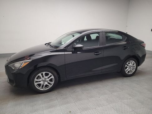 Used 2018 Toyota Yaris iA FWD image 2