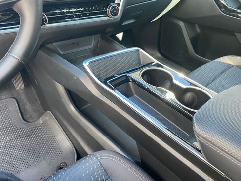 Used 2025 Chevrolet Equinox LT image 40