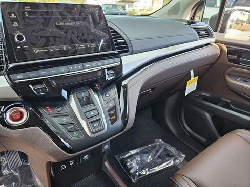 New 2026 Honda Odyssey Touring image 13