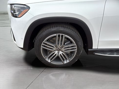 Used 2026 Mercedes-Benz GLS 450 4MATIC image 9