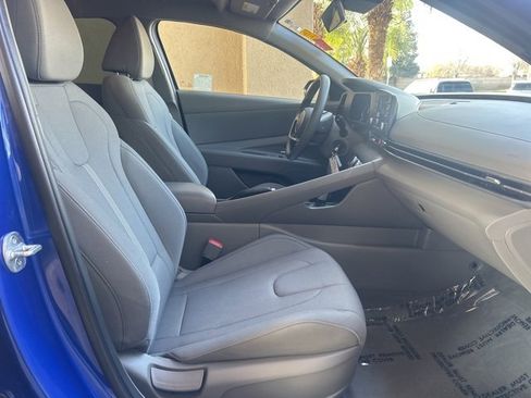 Certified 2025 Hyundai Elantra SE image 27