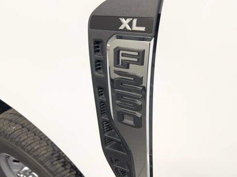 New 2026 Ford F250 XL w/ XL Chrome Package image 35