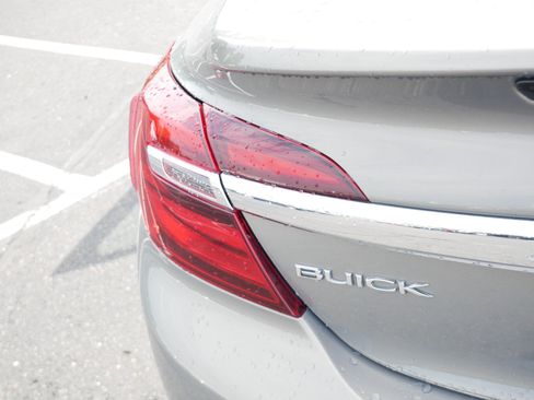 Used 2017 Buick Regal Sport Touring FWD image 17