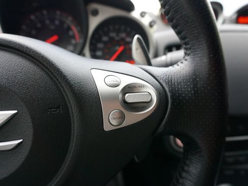 Used 2014 Nissan 370Z Touring RWD image 27