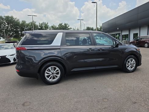 Certified 2024 Kia Carnival LX FWD image 9