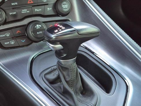 Used 2018 Dodge Challenger R/T RWD image 7