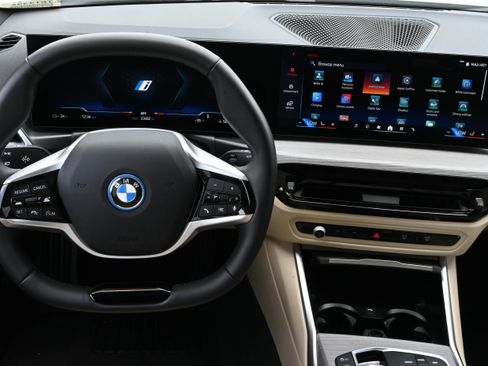 Used 2025 BMW i4 xDrive40i w/ Parking Assistance Package AWD/4WD image 16