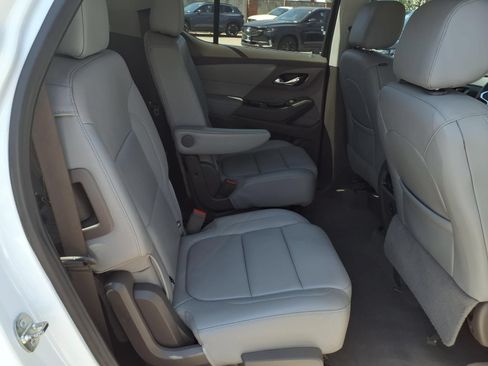 Used 2019 Chevrolet Traverse LT FWD image 21