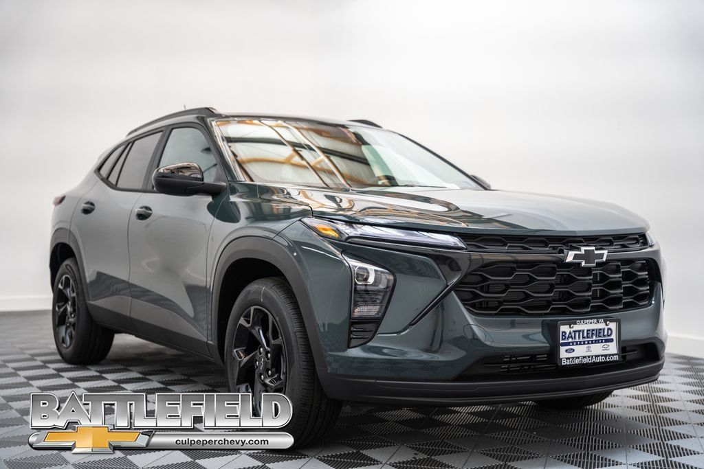 New 2026 Chevrolet Trax LT w/ Sunroof Package FWD image 1