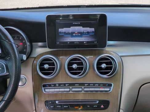 Used 2019 Mercedes-Benz GLC 300 image 17