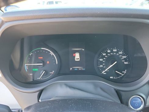 Used 2024 Toyota Sienna XLE image 21