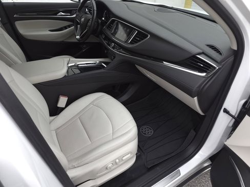 Used 2023 Buick Enclave Essence image 42