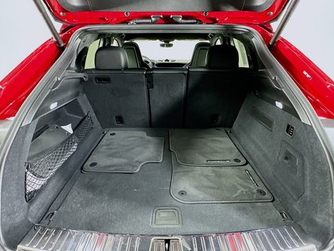 Certified 2025 Porsche Cayenne GTS AWD/4WD image 27