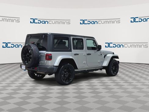 Used 2023 Jeep Wrangler Unlimited Sahara AWD/4WD image 9