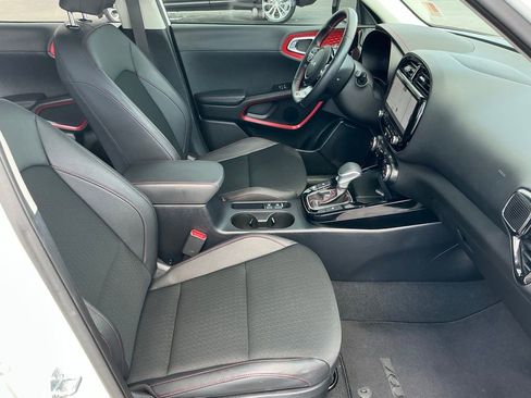 Used 2024 Kia Soul GT-Line w/ GT-Line Technology Package FWD image 28