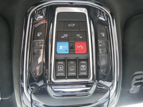 Used 2022 Jeep Grand Wagoneer Series III w/ Rear Seat Video Group 1 AWD/4WD image 27
