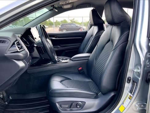 Used 2023 Toyota Camry SE image 8