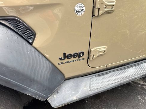 Used 2020 Jeep Gladiator Sport w/ Quick Order Package 23S AWD/4WD image 6