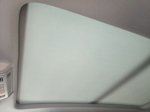 New 2026 Volkswagen Taos SE image 18