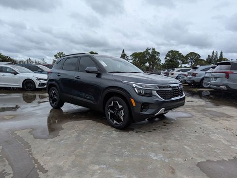 New 2026 Kia Seltos S FWD image 2