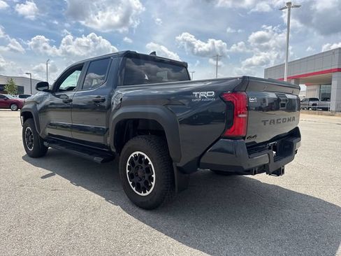 Used 2024 Toyota Tacoma TRD Off-Road AWD/4WD image 4