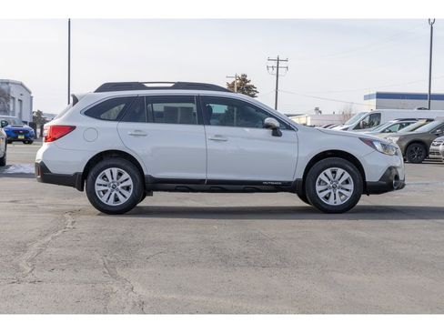 Used 2019 Subaru Outback 2.5i Premium image 2
