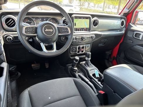 Used 2023 Jeep Gladiator Overland AWD/4WD image 17