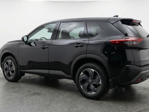 Used 2025 Nissan Rogue SV image 6