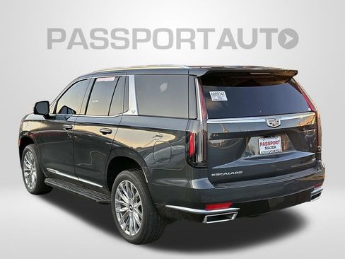 Used 2022 Cadillac Escalade Premium Luxury image 2