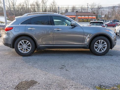 Used 2017 INFINITI QX70 AWD w/ Premium Package image 2
