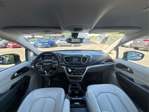 Used 2021 Chrysler Voyager Lxi FWD image 29