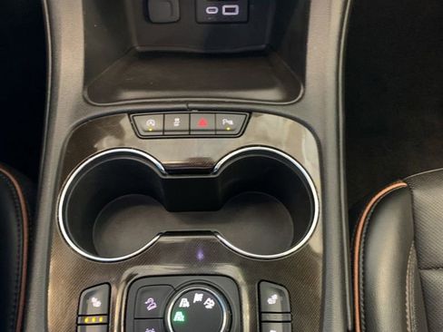 Used 2021 GMC Acadia AT4 w/ Technology Package AWD/4WD image 9