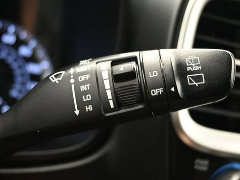 Used 2022 Hyundai Venue SEL FWD image 23