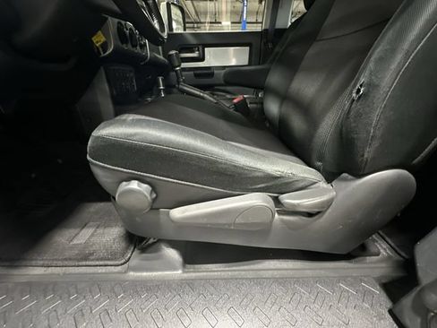 Used 2010 Toyota FJ Cruiser 4WD image 18