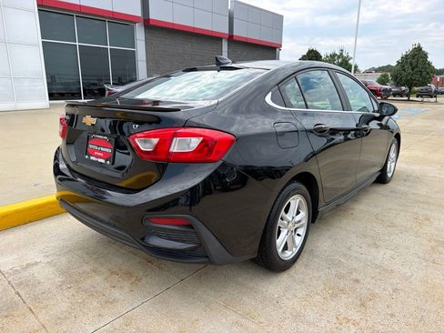 Used 2017 Chevrolet Cruze LT w/ Sun And Sound Package FWD image 4