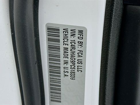 Used 2023 Jeep Grand Cherokee Altitude image 12