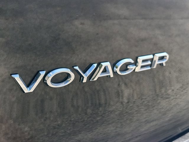 Used 2023 Chrysler Voyager LX FWD image 11