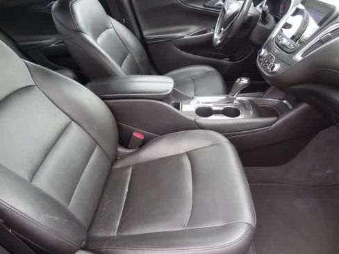 Used 2019 Chevrolet Malibu LT w/ Leather Package FWD image 13