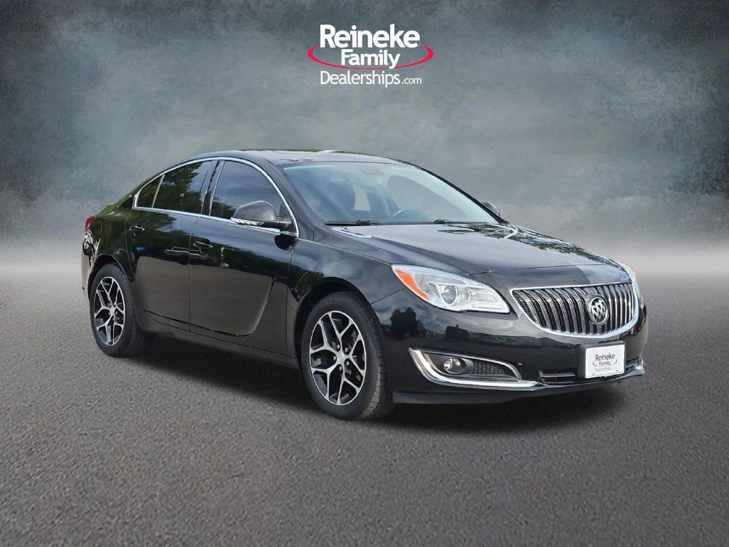 Used 2017 Buick Regal Sport Touring FWD image 4