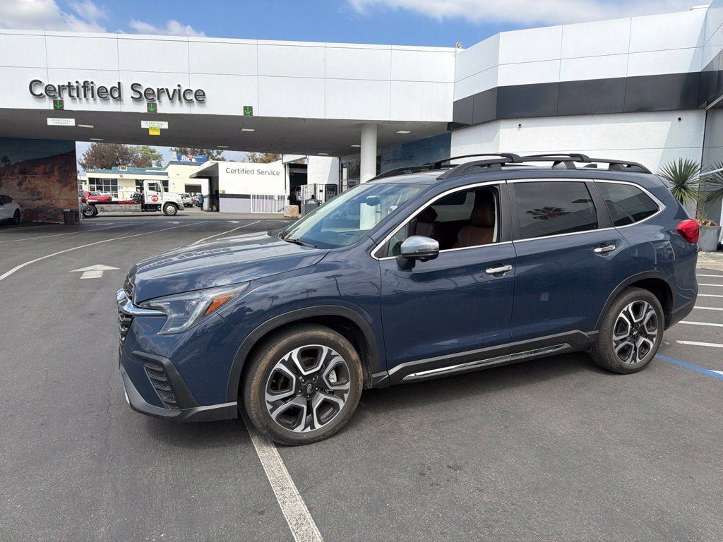 Used 2023 Subaru Ascent Touring AWD/4WD image 1