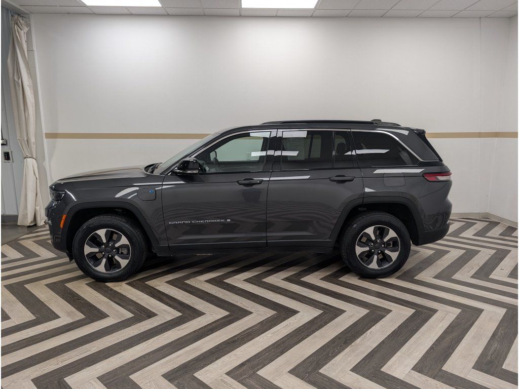 Used 2024 Jeep Grand Cherokee Limited 4xe AWD/4WD image 3