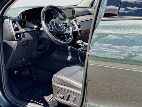 Used 2023 Kia Sorento S w/ Panoramic Sunroof Package AWD/4WD image 11