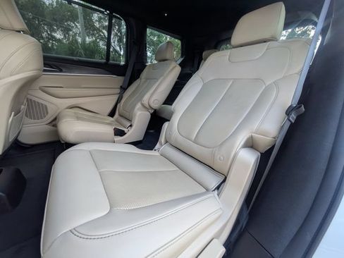 Used 2023 Jeep Grand Cherokee L Limited w/ Luxury Tech Group II RWD image 13