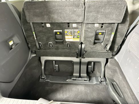 Used 2022 Toyota Sienna XLE w/ XLE Plus Package FWD image 27