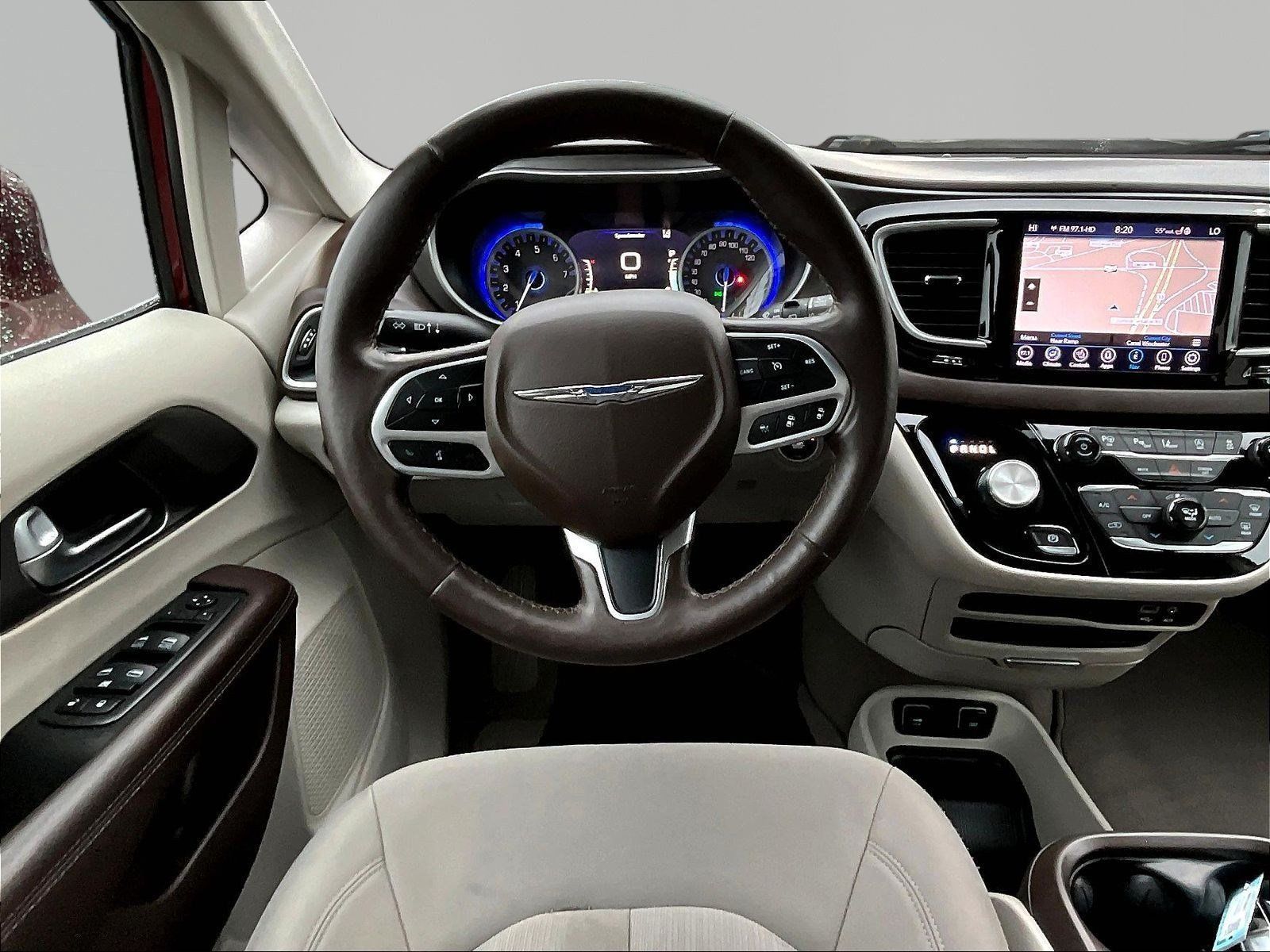 Used 2019 Chrysler Pacifica Touring Plus w/ Advanced Safetytec Group FWD image 8